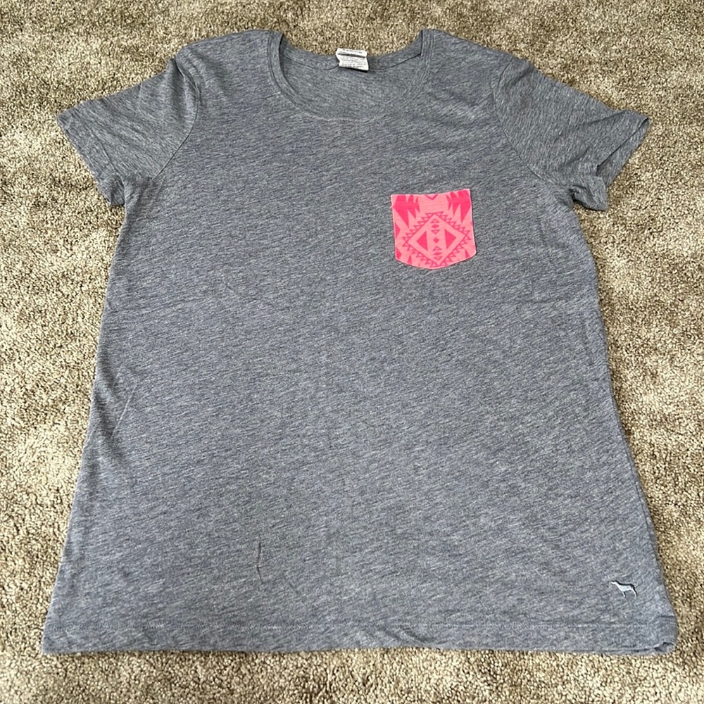 Heather gray T-shirt. Pink brand.